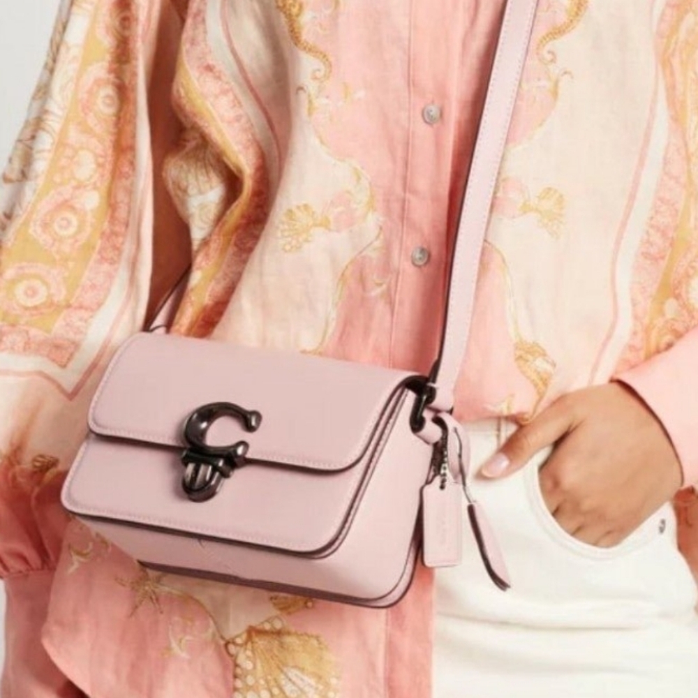 Coach Studio 19
